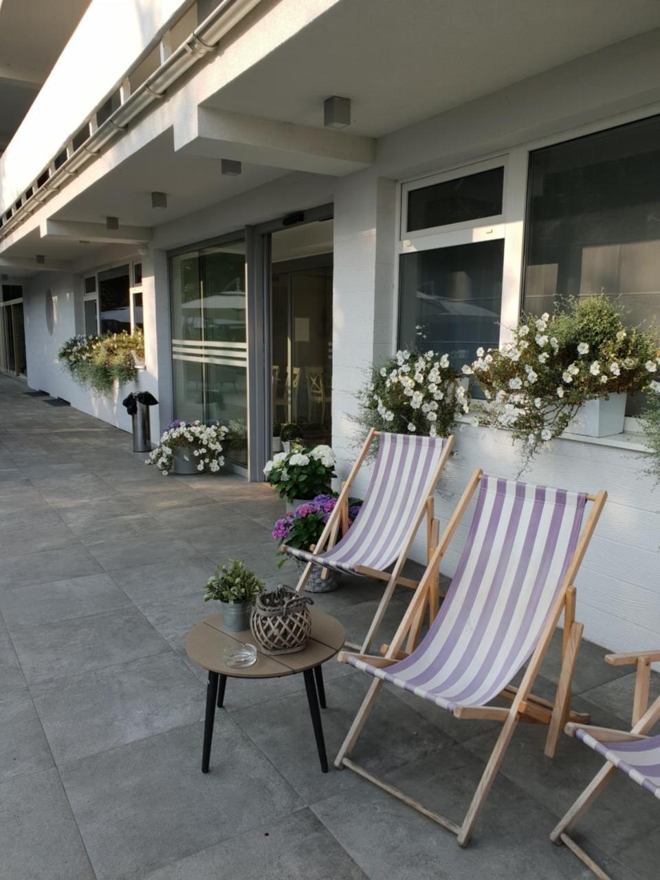 Blekitny Zagiel Aparthotel Gdynia Ngoại thất bức ảnh